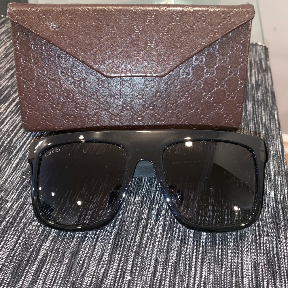 Gucci Gg 1116/S Black Frames Sunglasses